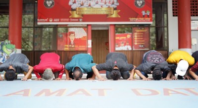 Tangis Haru Iringi Pembebasan Warga Binaan Lapas Klas I Surabaya