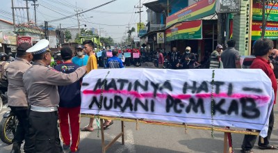 Warga Sidoarjo Minta Pemkab Tutup Pemotongan Unggas di Pasar Sepanjang