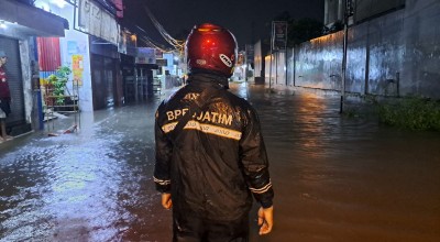 Jalur Alternatif Peterongan-Jombang Ditutup Akibat Banjir