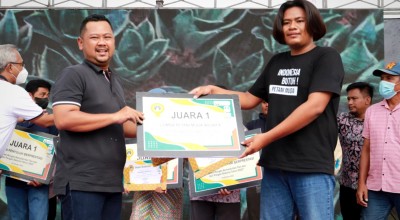 Milenial Gresik Ini Menangi Lomba Petani Muda Inovatif Berkat Melon