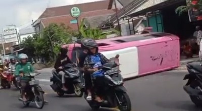 Minibus Terbalik di Bojonegoro, Dua Luka Parah