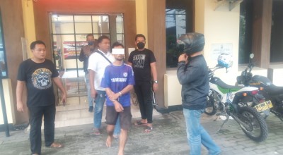 Jambret HP Tersungkur dari Motor saat Kabur, Dihajar Massa hingga Babak Belur