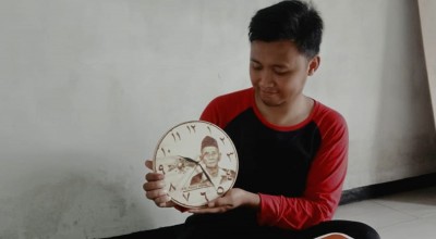 Cuan Kerajinan Jam Dinding Karakter Pahlawan, Karya Pemuda Wonosalam, Jombang