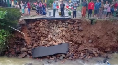 SOS! Ribuan Warga Trenggalek Terisolir, Jembatan Mukus Putus Diterjang Banjir