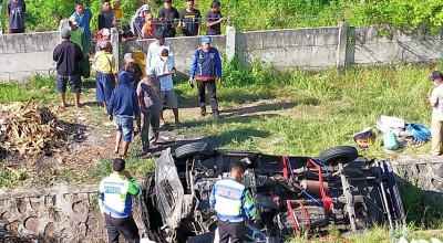 Pikap Tujuan Bali Terbalik di Tol Pasuruan, Pengemudi asal Surabaya Tewas