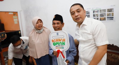 Warga Surabaya Bangga Terima Kunci Program Dandan Omah
