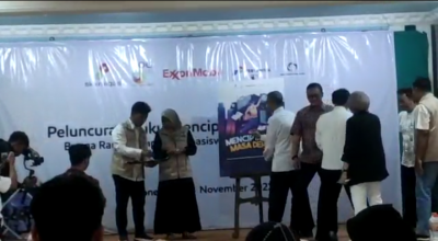 Mahasiswa Penerima Beasiswa EMCL Tingkatkan Literasi Melalui Buku