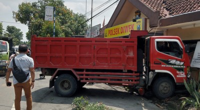 Truk Seruduk Polsek Diwek Jombang, Polisi Beber Kondisi dan Nama Korban