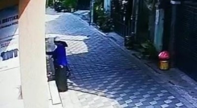 Pria Bersarung Bobol Kotak Amal Musala di Surabaya, Gondol Uang Jutaan Rupiah