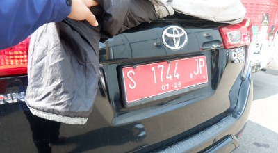 Kakek Tewas Tertabrak Mobil Pelat Merah di Lamongan