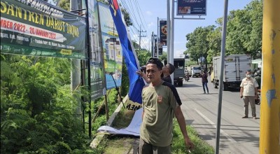 Puluhan Reklame Liar di Ponorogo Ditertibkan Satpol PP