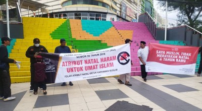 Aksi Pembentangan Spanduk Intoleran di Surabaya Dibubarkan Polisi