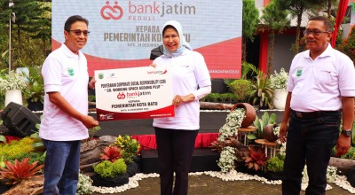 Bank Jatim Serahkan CSR ke Pemkot Batu dan Pemkab Jember