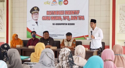Ribuan Guru Ngaji di Kediri Terima Intensif dan BPJS Ketenagakerjaan