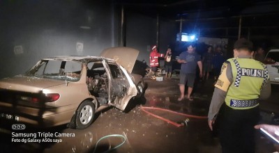 Mobil dalam Bengkel di Tulungagung Tiba-tiba Terbakar Tengah Malam