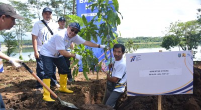 Peringati Hari Bhakti PU, Jasa Tirta I Tanam 12 Ribu Pohon
