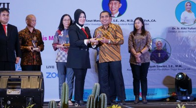 Untag Surabaya Raih 3 Anugerah Kampus Unggulan di Rakerpim LLDIKTI Tahun 2022