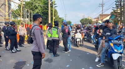 Aremania Sujud di Mako Brimob, Desak Penuntasan Tragedi Kanjuruhan