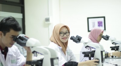Angkatan Pertama Fakultas Kedokteran UM Surabaya Lulus 100 Persen Ujian Profesi