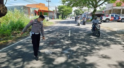 Pemotor asal Gresik Tewas Diseruduk Truk Misterius dari Belakang