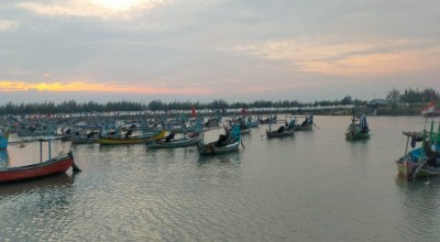 Cuaca Buruk, Perahu Nelayan Lamongan Rusak Dihantam Ombak
