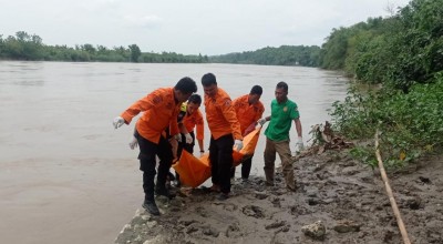 Mayat Laki-laki Tanpa Identitas Mengapung di Bengawan Solo Bojonegoro