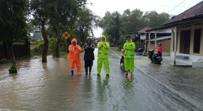 Jalan Terendam Banjir di Bangkalan, Polisi Tutup Akses Arosbaya-Geger