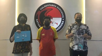 Rumah Bandar Narkoba Digerebek, Polisi Temukan Ini di Atas Kasur