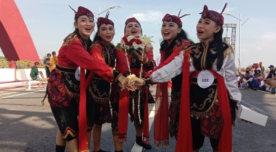 FOTO: Pergelaran Pemecahan Rekor Muri Seni Tari Remo di Surabaya