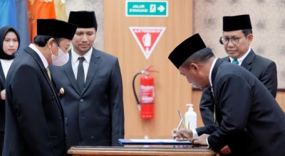 Prof Nurhasan Kembali Dilantik Jadi Rektor Unesa Periode 2022-2027
