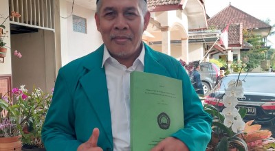 Kiai Marzuki Mustamar Raih Gelar Doktor dari UNISMA