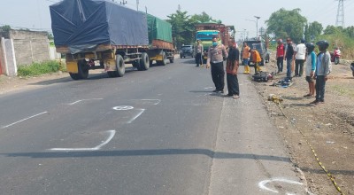 Tabrakan Mobil Panther Vs Motor di Kota Mojokerto, Satu Orang Meninggal