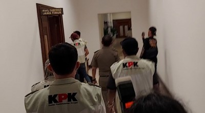 KPK Juga Geledah Ruang Kerja Wakil Gubernur Jatim