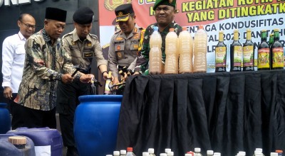 Polres Bojonegoro Musnahkan Ribuan Botol Miras Hasil Operasi Lilin Semeru