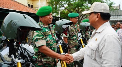 Menhan Prabowo Serahkan 20 Unit 'Motor Tempur' untuk Babinsa Indramayu