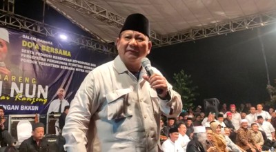 Menhan Prabowo Promosi Stunting Bersama Mbah Nun di Mojokerto