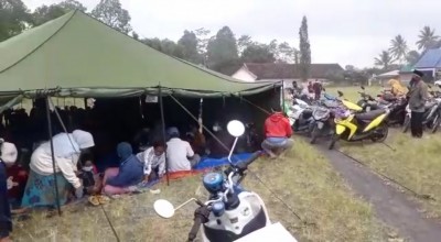 Gunung Semeru Berstatus Awas, Warga di Enam Desa Dievakuasi