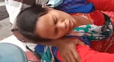 Pengungsi Semeru Kesurupan, Wanita Berjaket Merah: Gak Eling, Sombong Kabeh!