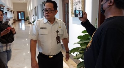 KPK Geledah Kompleks Kantor Gubernur Jatim, Sekdaprov Santuy