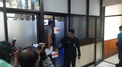 Foto: KPK Obok-obok Ruang Operator CCTV Gedung DPRD Jatim