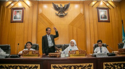 Gedung DPRD Surabaya Ramah Pelajar: Diterima Ketua, Praktik Sidang Paripurna