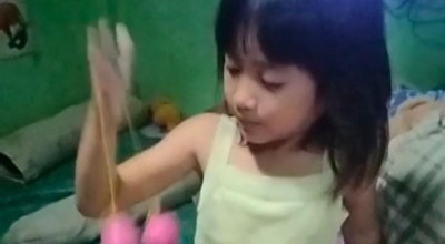 Latto-latto Bisa Merangsang Sel Motorik Anak, Tapi Juga Ada Efek Negatifnya Lho