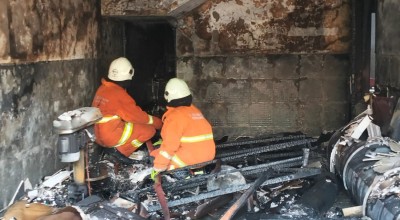 Gudang Kontraktor di Surabaya Terbakar, Dua Pegawai Terluka