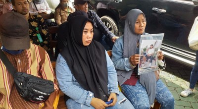 Perjuangan Orang Tua Korban Tragedi Kanjuruhan Tuntut Keadilan di PN Surabaya