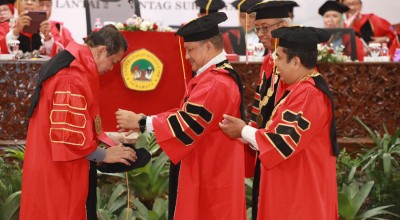 Mengenal Prof Slamet Suhartono, Guru Besar ke-19 Untag Surabaya