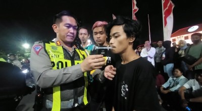 Polisi Amankan 'Pocong' Mabuk Miras yang Ikut Konvoi di Surabaya