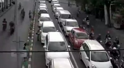 Cek Fakta, Trending Traffic Light Perempatan Margorejo di Surabaya
