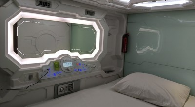 Mau Vacation Hemat Biaya? Cobain Sensasi Kamar Capsule di Whiz Hotel Bromo