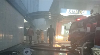 Kebakaran Gudang BCA dan Dua Kuliner Asal Lamongan, Pilih Mana?