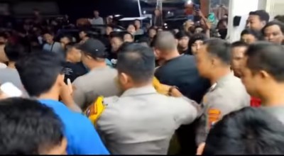 Curi Shampoo dan Lotion, Wanita Bermobil di Lamongan Nyaris Dihajar Warga